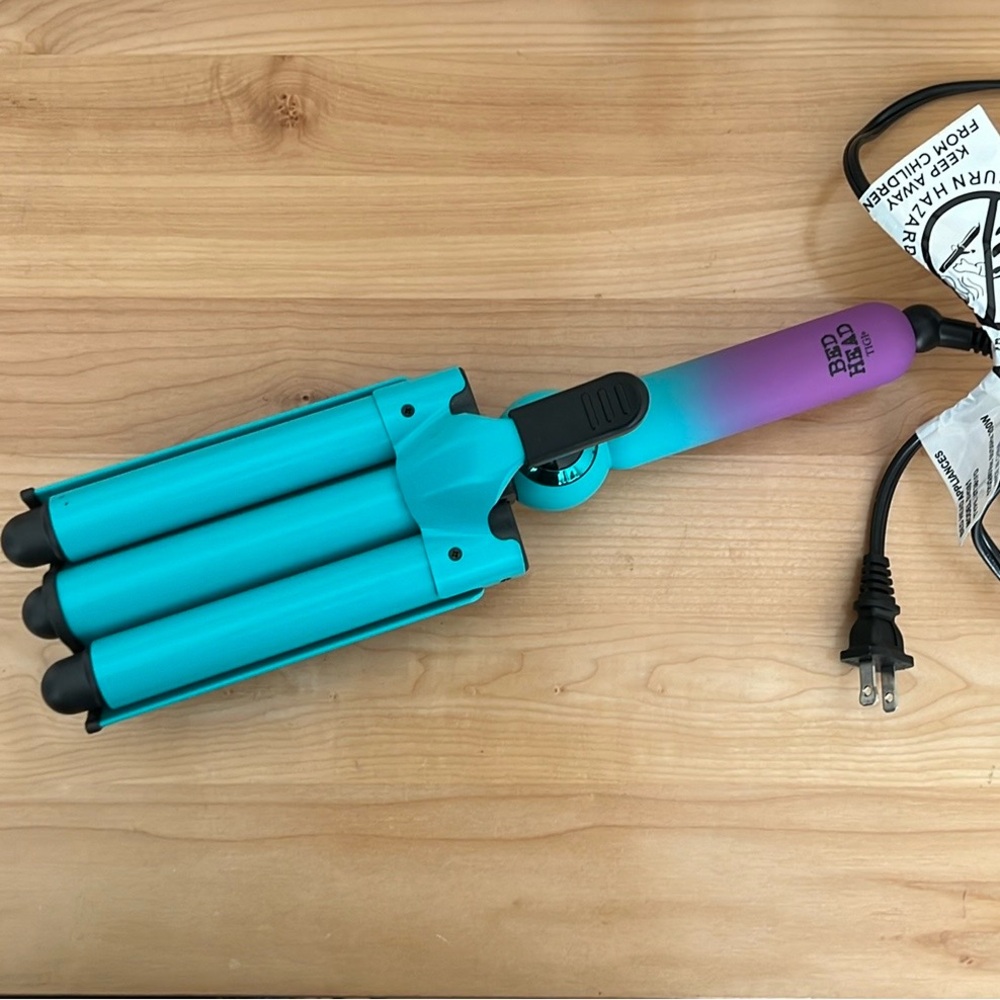 Bed head by TIGI Triple wave heat hair curler/waver